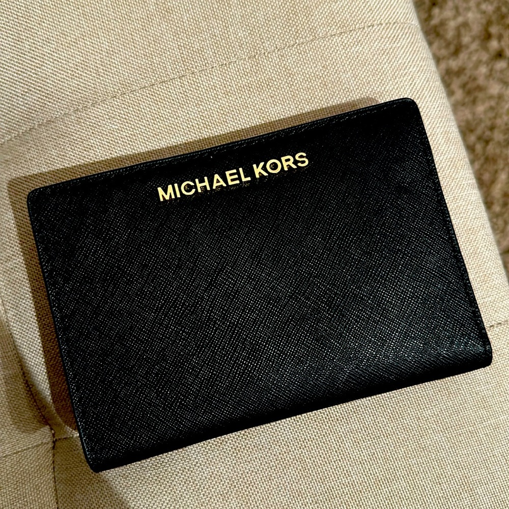 Michael Kors Jet Set Travel Small Zip Card Case Wallet  Black Gold